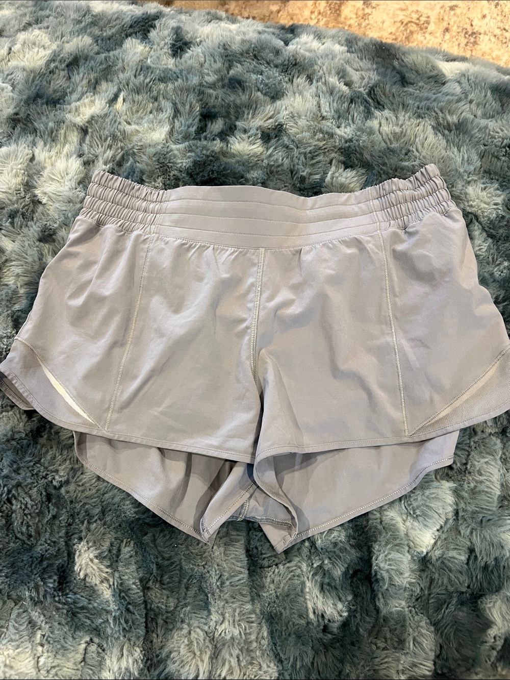 lululemon athletica hotty hot 2.5” Light Gray Women's Athletic Shorts